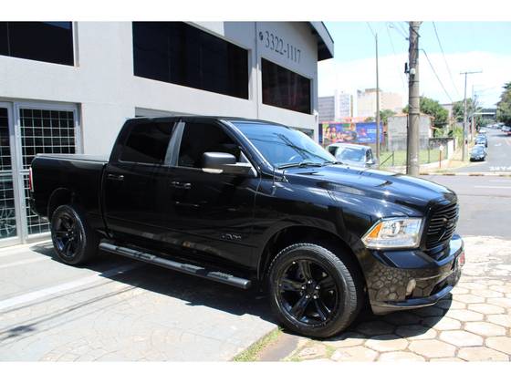 RAM CLASSIC 5.7 V8 GASOLINA LARAMIE NIGHT EDITION CD 4X4 AUTOMÁTICO